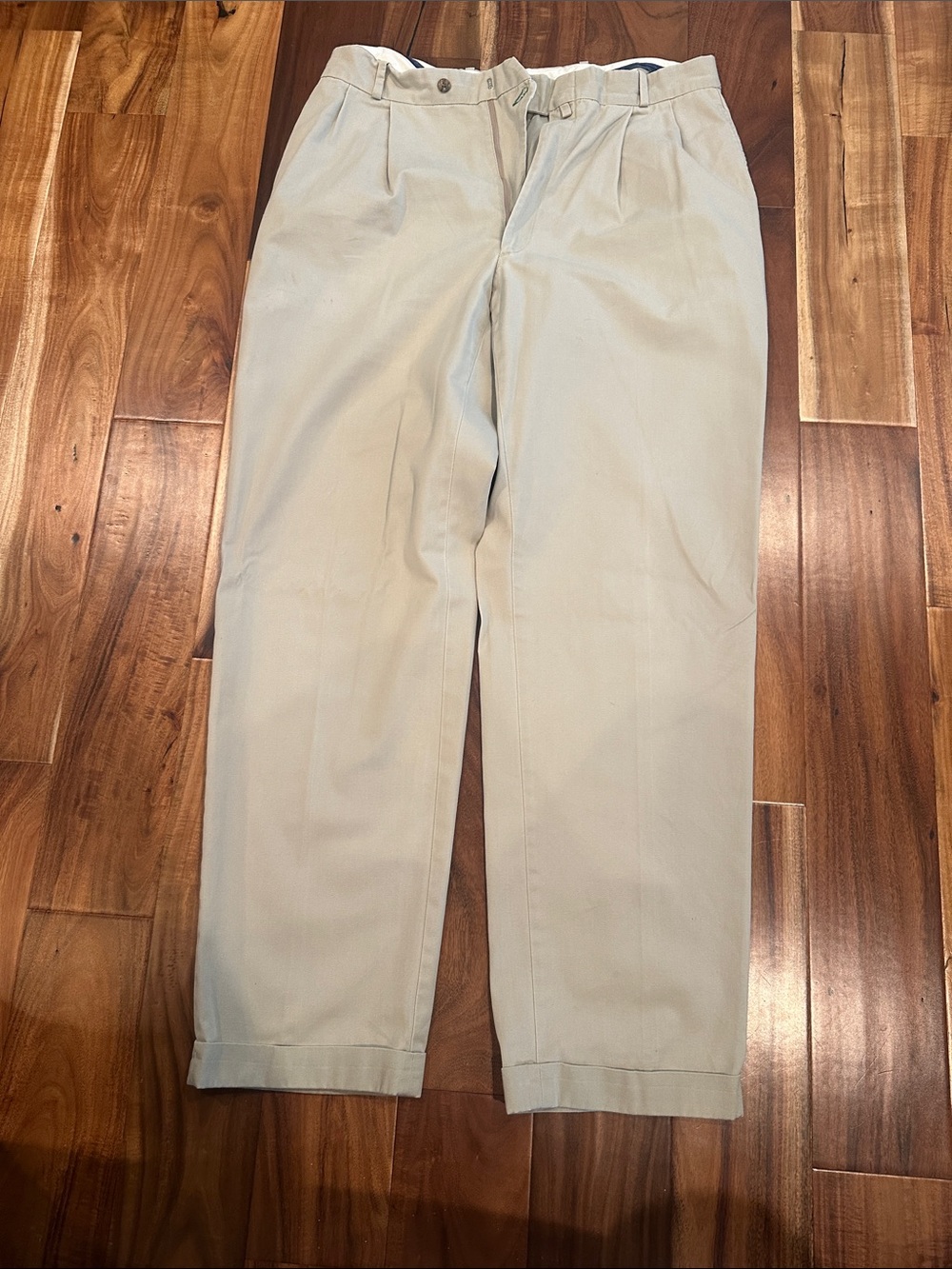 Men's Tommy Hilfiger Classic Pleated Chino Pants in Light Khaki
